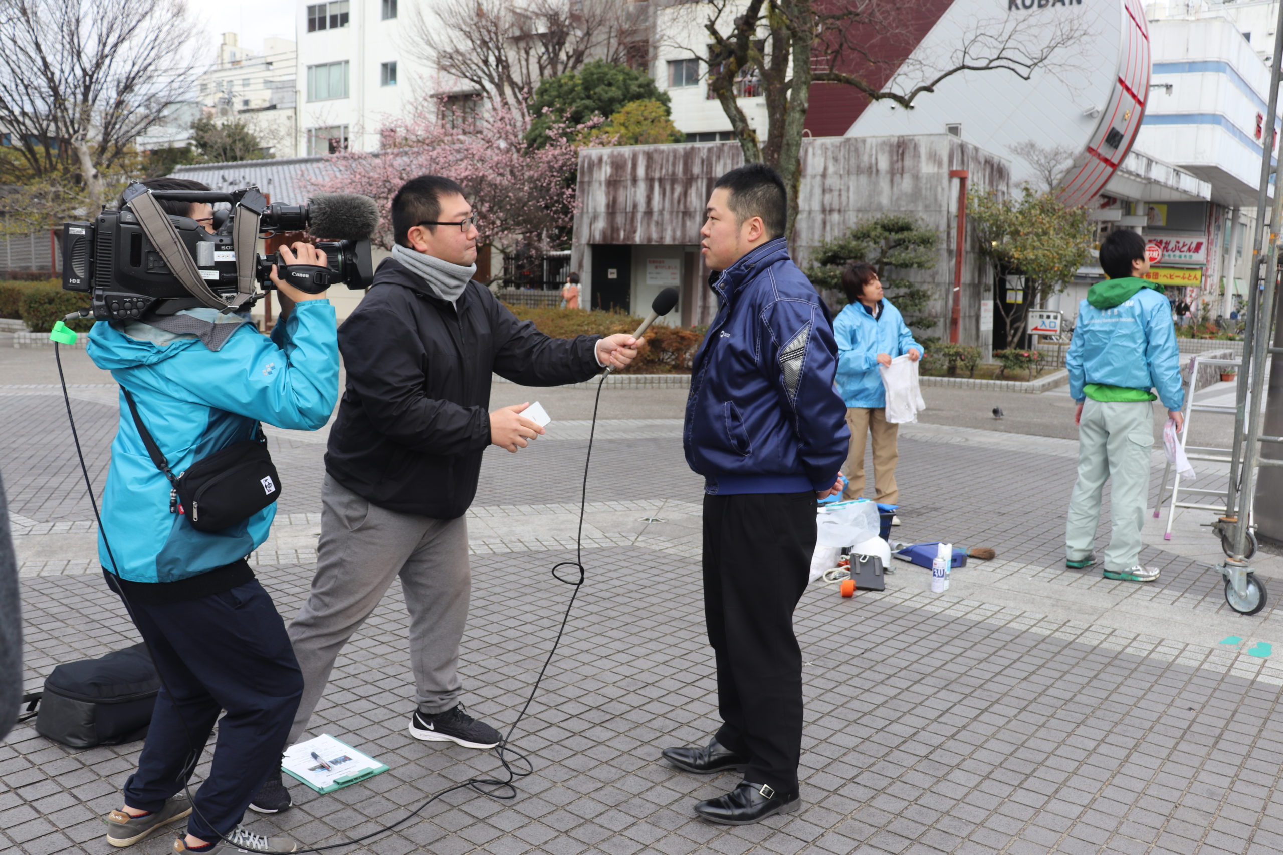 真面目にインタビュー受けてます